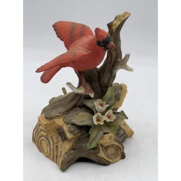 Vintage Cardinal Music Figurine – Wind-Up – 6" Tall – Charming Woodland Design - Picture 5 of 16
